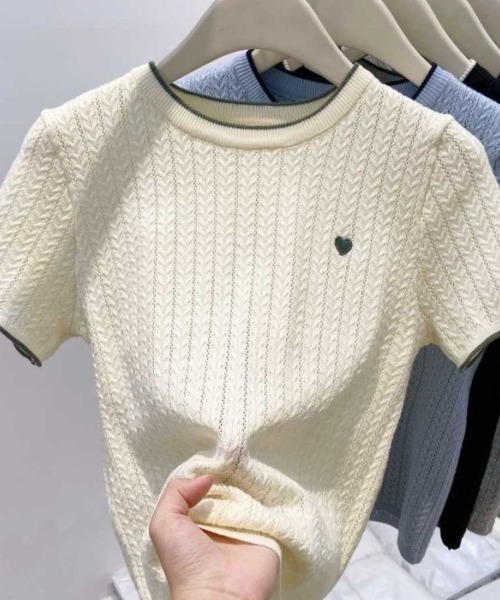 Beststore(ベストストア)の「ハート刺繍 配色サマーニットトップス 半袖 ケーブル編み クルーネック プルオーバー フレンチガーリー(Tシャツ/カットソー・レディース・ブラック/グレー/アイボリー/ブルー・FREE)」の13枚目の写真