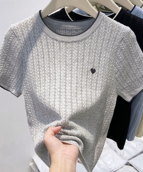 Beststore(ベストストア)の「ハート刺繍 配色サマーニットトップス 半袖 ケーブル編み クルーネック プルオーバー フレンチガーリー(Tシャツ/カットソー・レディース・ブラック/グレー/アイボリー/ブルー・FREE)」の15枚目の写真