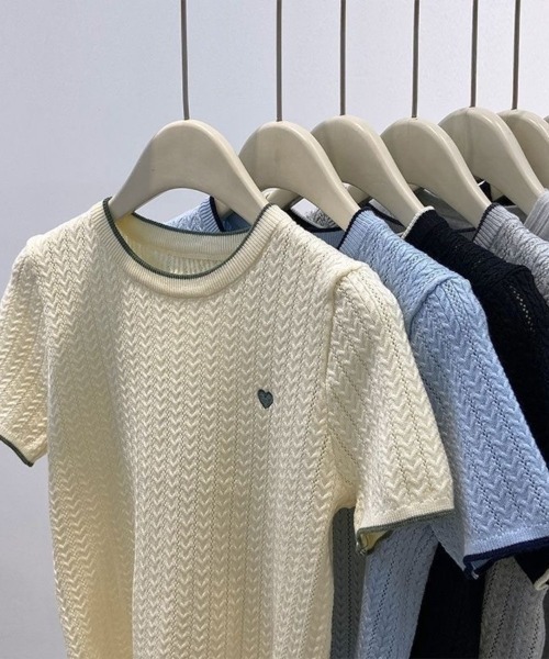 Beststore(ベストストア)の「ハート刺繍 配色サマーニットトップス 半袖 ケーブル編み クルーネック プルオーバー フレンチガーリー(Tシャツ/カットソー・レディース・ブラック/グレー/アイボリー/ブルー・FREE)」の21枚目の写真