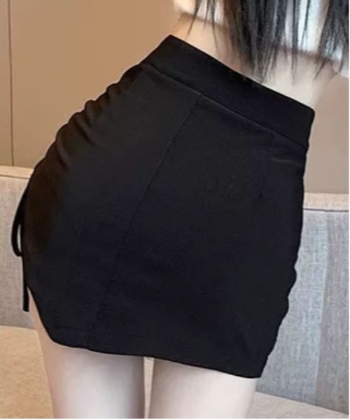 &soiree(アンドソワレ)の「サイドシャーリングアシンメトリースカパン(その他パンツ・レディース・ブラック・X-LARGE/LARGE/MEDIUM/SMALL)」の5枚目の写真
