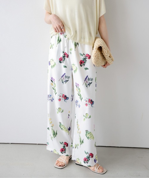 AMELY（エミリー）の「フラワープリントワイドパンツ（その他パンツ・レディース・ブラック/ホワイト・M/L）」の2枚目の写真