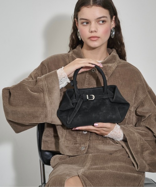 THE YOn(ザヨン)の「2WAYスウェードライクミニショルダーバッグ(ショルダーバッグ・レディース・ブラック/ラベンダー/ブラウン・FREE)」の13枚目の写真