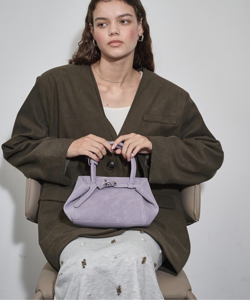 THE YOn(ザヨン)の「2WAYスウェードライクミニショルダーバッグ(ショルダーバッグ・レディース・ブラック/ラベンダー/ブラウン・FREE)」の5枚目の写真