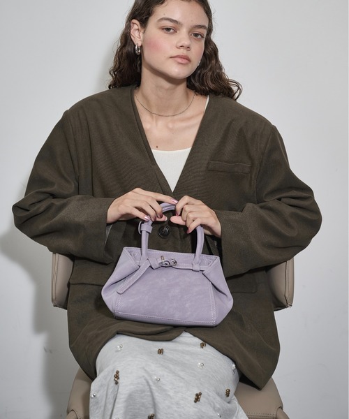 THE YOn(ザヨン)の「2WAYスウェードライクミニショルダーバッグ(ショルダーバッグ・レディース・ブラック/ラベンダー/ブラウン・FREE)」の6枚目の写真