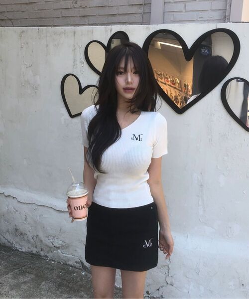 MUCENT(ムセント)の「ゼロ Vネック半袖リブニット (2カラー)(Tシャツ/カットソー・レディース・ブラック/ホワイト・FREE)」の10枚目の写真