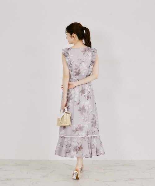 tocco closet(トッコ クローゼット)の「ハシゴレース切り替えシアーチェックフラワープリントワンピース(ワンピース・レディース・モカ/ブルー・M)」の5枚目の写真