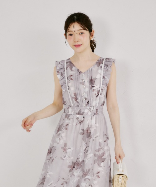 tocco closet(トッコ クローゼット)の「ハシゴレース切り替えシアーチェックフラワープリントワンピース(ワンピース・レディース・モカ/ブルー・M)」の6枚目の写真