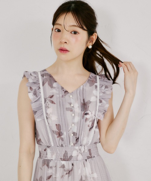 tocco closet(トッコ クローゼット)の「ハシゴレース切り替えシアーチェックフラワープリントワンピース(ワンピース・レディース・モカ/ブルー・M)」の7枚目の写真