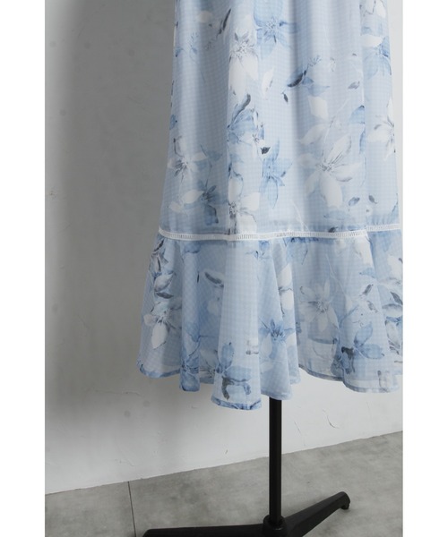 tocco closet(トッコ クローゼット)の「ハシゴレース切り替えシアーチェックフラワープリントワンピース(ワンピース・レディース・モカ/ブルー・M)」の11枚目の写真