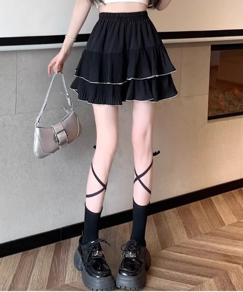 &soiree(アンドソワレ)の「ウエストゴムパイピングプリーツティアードミニスカート(スカート・レディース・ホワイト/ブラック・X-LARGE/LARGE/MEDIUM)」の3枚目の写真