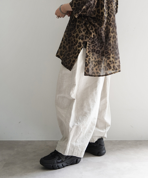 JOURNAL STANDARD LUXE（ジャーナルスタンダード　ラックス）の「CLウェザー タックワークパンツ（その他パンツ・レディース・ブラック/アイボリー・FREE）」の11枚目の写真