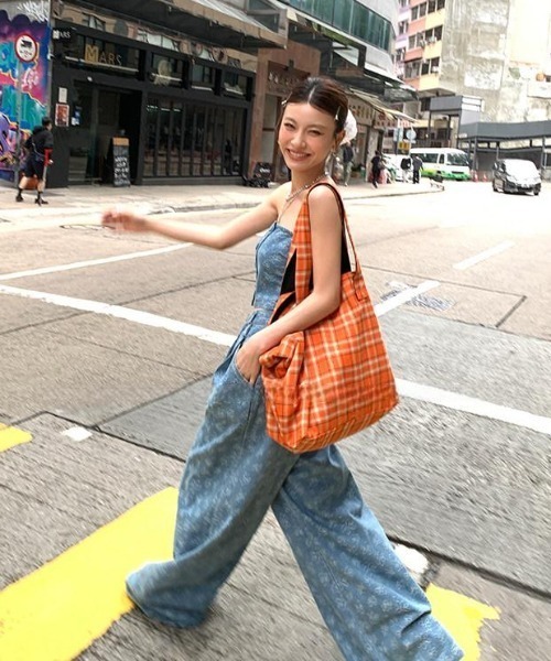 FAVORITO(ファヴォリート)の「ベアトップスワイドパンツセットアップ(セットアップ・レディース・ブルー・L/M/S)」の14枚目の写真