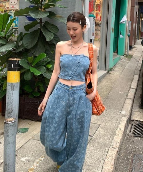 FAVORITO(ファヴォリート)の「ベアトップスワイドパンツセットアップ(セットアップ・レディース・ブルー・L/M/S)」の16枚目の写真