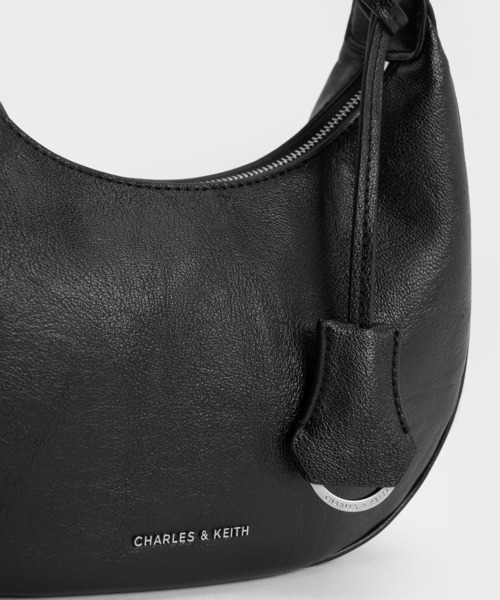 CHARLES & KEITH(チャールズ & キース)の「Vega ベガ ホーボーバッグ(ショルダーバッグ・レディース・スミクロ・S)」の4枚目の写真