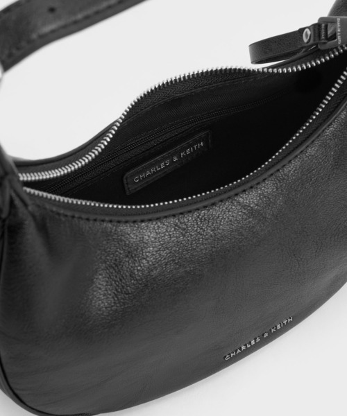 CHARLES & KEITH(チャールズ & キース)の「Vega ベガ ホーボーバッグ(ショルダーバッグ・レディース・スミクロ・S)」の5枚目の写真