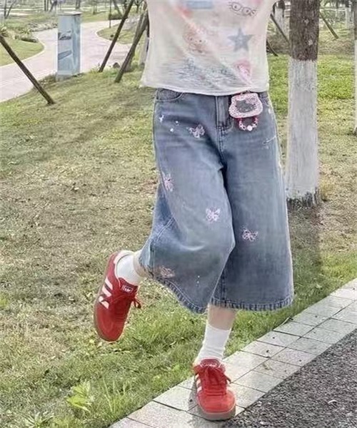 Dream garden(ドリームガーデン)の「蝶刺繍7分丈デニムパンツ(デニムパンツ・レディース・ブルー・S/XL/M/L)」の8枚目の写真
