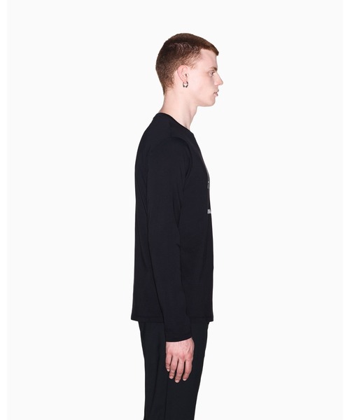 ARMANI EXCHANGE(アルマーニエクスチェンジ)の「【A|X アルマーニ エクスチェンジ】AXロゴ スリムフィット 長袖クルーネックTシャツ/SLIM(Tシャツ/カットソー・メンズ・ホワイト/ブラック・MEDIUM/LARGE/XX-LARGE/X-SMALL/X-LARGE/SMALL)」の3枚目の写真