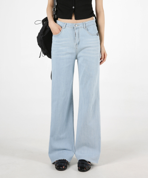 UMM(ウム)の「レディース ストレッチスパン ナチュラルカットデニムパンツ(デニムパンツ・レディース・ブルー・SMALL/LARGE/MEDIUM)」の2枚目の写真