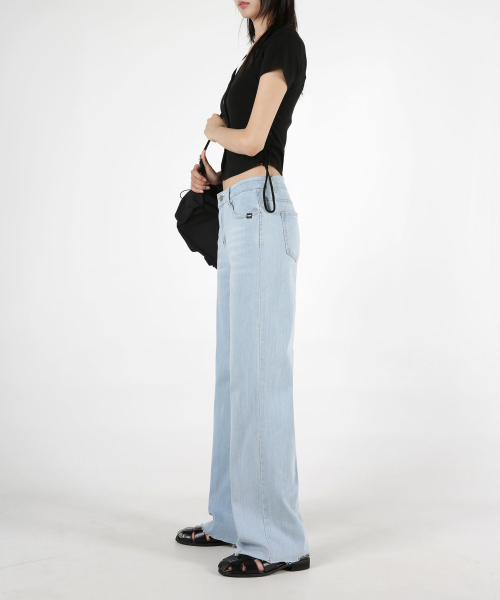 UMM(ウム)の「レディース ストレッチスパン ナチュラルカットデニムパンツ(デニムパンツ・レディース・ブルー・SMALL/LARGE/MEDIUM)」の5枚目の写真