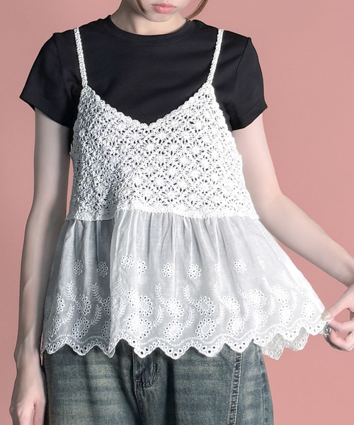 MAISON SELECT(メゾンセレクト)の「7E7 フラワー編みニット切替 レース刺繍キャミソールビスチェ(キャミソール・レディース・ホワイト/ベージュ・FREE)」の1枚目の写真