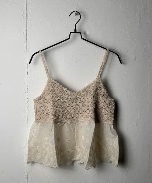MAISON SELECT(メゾンセレクト)の「7E7 フラワー編みニット切替 レース刺繍キャミソールビスチェ(キャミソール・レディース・ホワイト/ベージュ・FREE)」の11枚目の写真