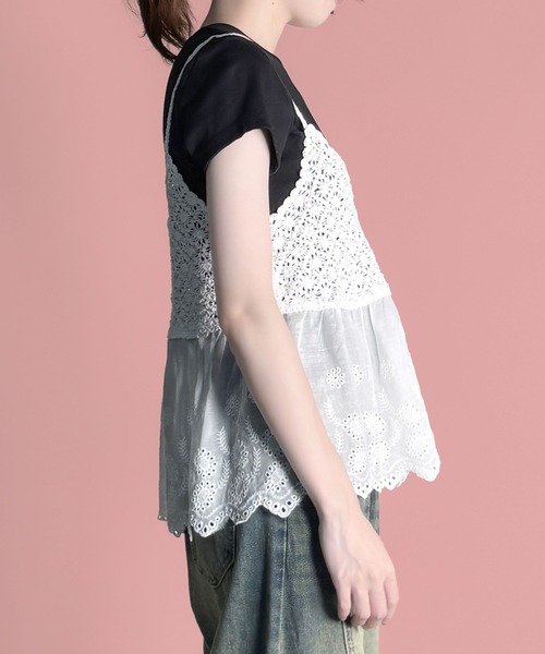 MAISON SELECT(メゾンセレクト)の「7E7 フラワー編みニット切替 レース刺繍キャミソールビスチェ(キャミソール・レディース・ホワイト/ベージュ・FREE)」の3枚目の写真