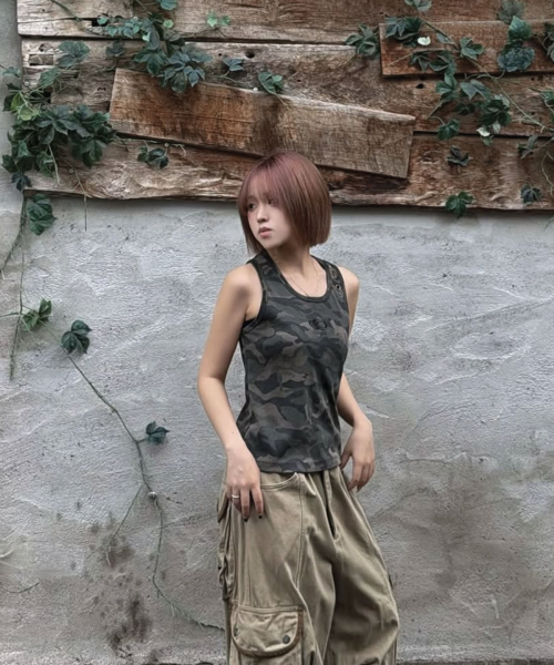 CUTOUT(カトアウト)の「スティールカモスリーブレス-カーキカモ(Tシャツ/カットソー・レディース・その他・FREE)」の1枚目の写真