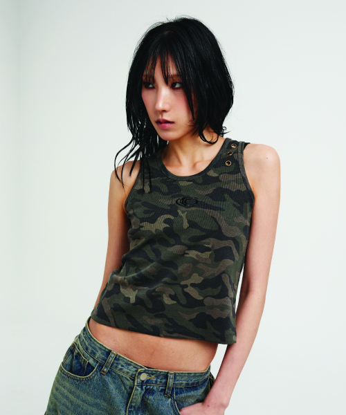 CUTOUT(カトアウト)の「スティールカモスリーブレス-カーキカモ(Tシャツ/カットソー・レディース・その他・FREE)」の2枚目の写真
