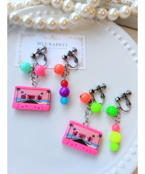 tone（トーン）の「【MUURABBTI】カセットテープのカラフルレトロイヤリング(MA)（イヤリング・レディース・ピンク系その他/グリーン系その他・FREE）」の3枚目の写真