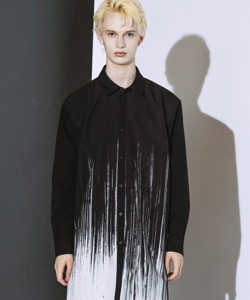 NO ID.(ノーアイディ)の「【NO ID.】Gradation Print Long Shirt / グラデーション プリント ロング シャツ(シャツ/ブラウス・メンズ・ワイン/ブラック・ONE)」の2枚目の写真