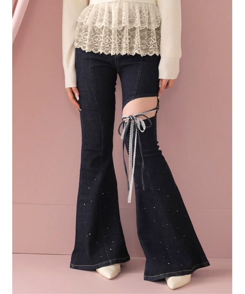 M me eme(エムミーエメ)の「Side cut lace ribbon denim(eme11164)(デニムパンツ・レディース・ネイビー/ブルー・XS/S/M)」の2枚目の写真
