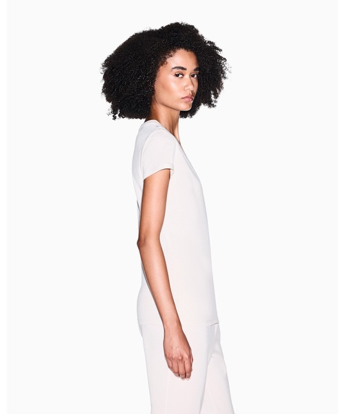 ARMANI EXCHANGE(アルマーニエクスチェンジ)の「【A|X アルマーニ エクスチェンジ】<ZOZO限定>ブリングAXロゴ 半袖VネックTシャツ/SLIM(Tシャツ/カットソー・レディース・ホワイト/ブラック・SMALL/X-SMALL/X-LARGE/MEDIUM/LARGE)」の10枚目の写真