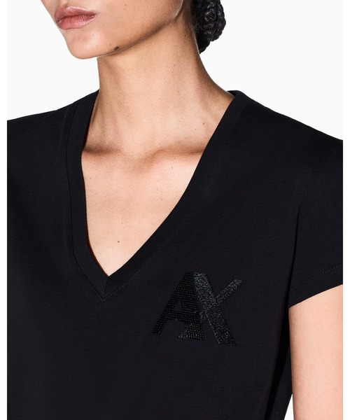 ARMANI EXCHANGE(アルマーニエクスチェンジ)の「【A|X アルマーニ エクスチェンジ】<ZOZO限定>ブリングAXロゴ 半袖VネックTシャツ/SLIM(Tシャツ/カットソー・レディース・ホワイト/ブラック・SMALL/X-SMALL/X-LARGE/MEDIUM/LARGE)」の5枚目の写真