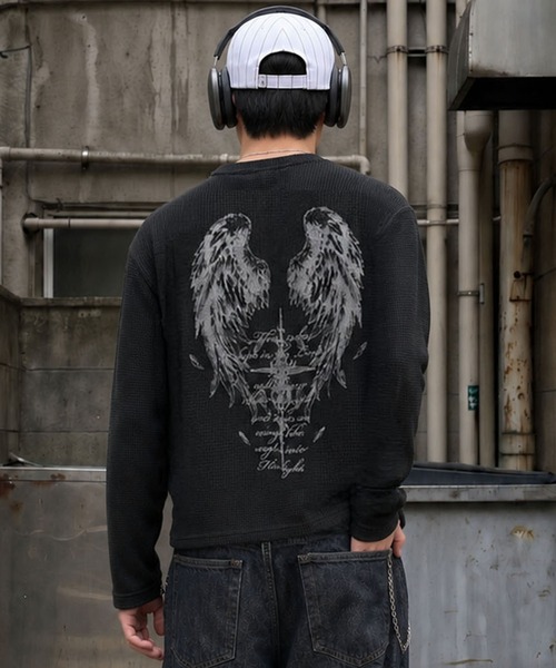 SPINNS(スピンズ)の「短丈ワッフルヘンリーネック長袖Tシャツ/サーマル/ダークアートバックプリント(Tシャツ/カットソー・メンズ・アイボリー/ワイン/ブラック系その他/カモフラージュ・ONESIZE)」の2枚目の写真