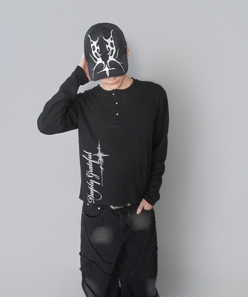 SPINNS(スピンズ)の「短丈ワッフルヘンリーネック長袖Tシャツ/サーマル/ダークアートバックプリント(Tシャツ/カットソー・メンズ・アイボリー/ワイン/ブラック系その他/カモフラージュ・ONESIZE)」の16枚目の写真