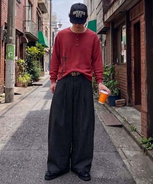 SPINNS(スピンズ)の「短丈ワッフルヘンリーネック長袖Tシャツ/サーマル/ダークアートバックプリント(Tシャツ/カットソー・メンズ・アイボリー/ワイン/ブラック系その他/カモフラージュ・ONESIZE)」の9枚目の写真