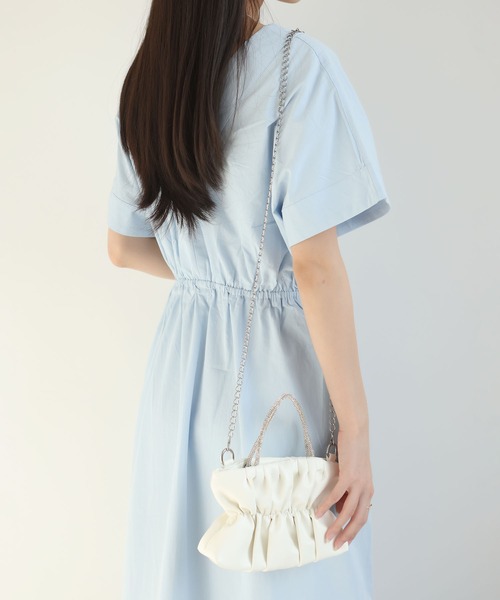 LA VORAGINE（ラ ヴォラジネ）の「2WAY シワデザインバッグ チェーンストラップ ハンド＆ショルダーバッグ クラッチバッグ 結婚式 入学式 卒業式 成人式 パーティー セレモニー 同窓会（クラッチバッグ・レディース・ブラック/シルバー/ホワイト・FREE）」の22枚目の写真