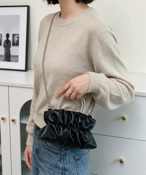 LA VORAGINE（ラ ヴォラジネ）の「2WAY シワデザインバッグ チェーンストラップ ハンド＆ショルダーバッグ クラッチバッグ 結婚式 入学式 卒業式 成人式 パーティー セレモニー 同窓会（クラッチバッグ・レディース・ブラック/シルバー/ホワイト・FREE）」の16枚目の写真