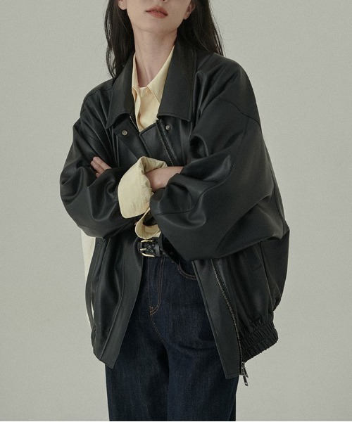 &soiree(アンドソワレ)の「ビックシルエットフェイクレザージップアップジャケット(その他アウター・レディース・ブラウン/ブラック・MEDIUM/LARGE/SMALL)」の3枚目の写真