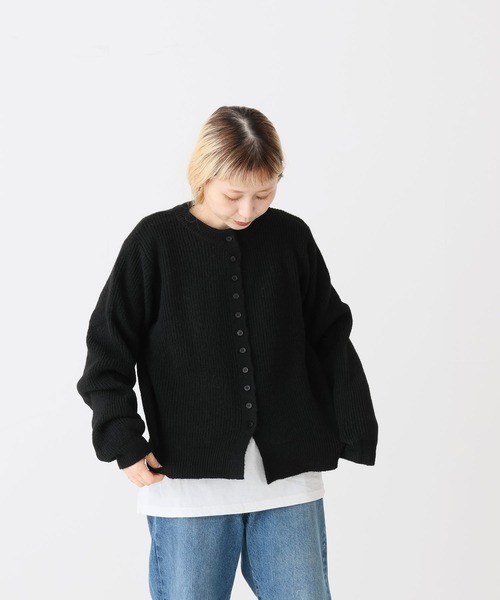 HEART MARKET(ハートマーケット)の「多鈕ニットクルーカーディガン(カーディガン/ボレロ・レディース・ブルー/チャコール/ブラック/ナチュラル/ピンク/グレー・MEDIUM/LARGE)」の2枚目の写真