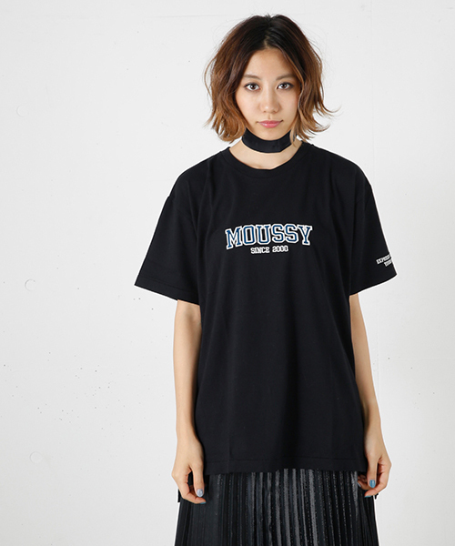 MOUSSY(マウジー)の「OLD SCHOOL MOUSSY TSJ(Tシャツ/カットソー・レディース・ホワイト/ボルドー/ブラック/ネイビー・FREE)」の2枚目の写真