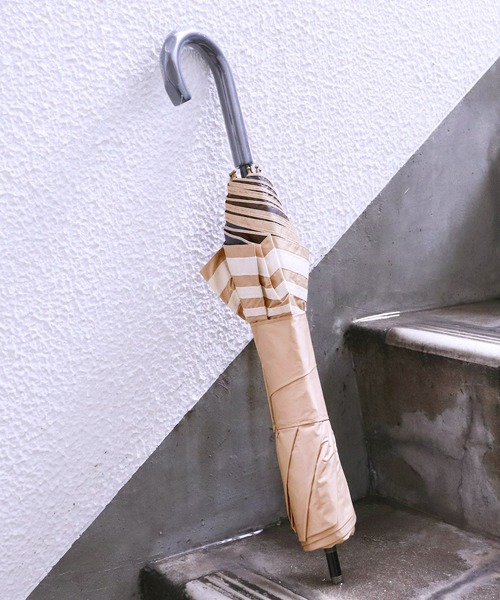 salle de bal（サルデバル）の「∴晴雨兼用 マリンボーダーショートワイド傘 27361（折りたたみ傘・レディース・ブラック/ベージュ/ネイビー/ピンク・FREE）」の2枚目の写真