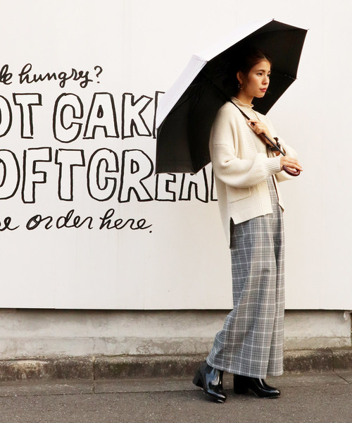 salle de bal（サルデバル）の「∴晴雨兼用 マリンボーダーショートワイド傘 27361（折りたたみ傘・レディース・ブラック/ベージュ/ネイビー/ピンク・FREE）」の11枚目の写真