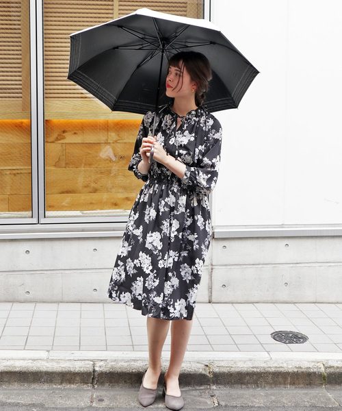 salle de bal（サルデバル）の「∴晴雨兼用 マリンボーダーショートワイド傘 27361（折りたたみ傘・レディース・ブラック/ベージュ/ネイビー/ピンク・FREE）」の13枚目の写真