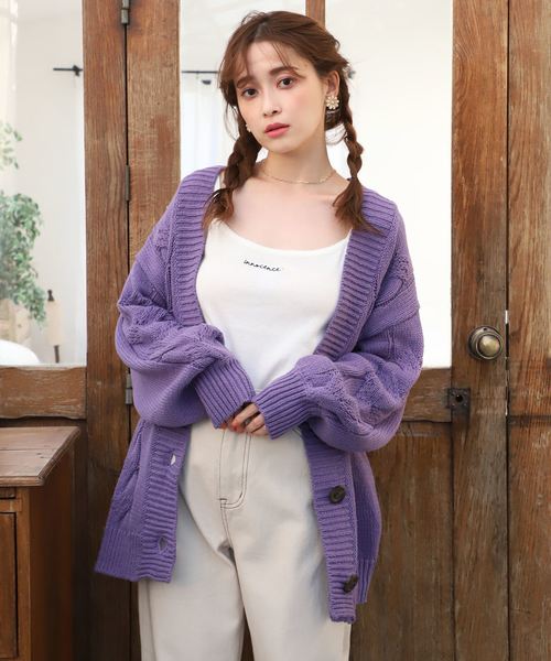 one after another NICE CLAUP（ワンアフターアナザーナイスクラップ）の「ゆったりケーブルニットカーディガン（カーディガン/ボレロ・レディース・オフホワイト/ベージュ/パープル・FREE）」の4枚目の写真