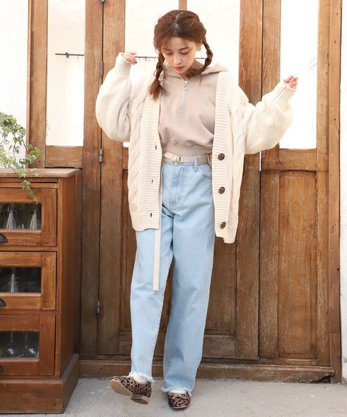 one after another NICE CLAUP（ワンアフターアナザーナイスクラップ）の「ゆったりケーブルニットカーディガン（カーディガン/ボレロ・レディース・オフホワイト/ベージュ/パープル・FREE）」の14枚目の写真