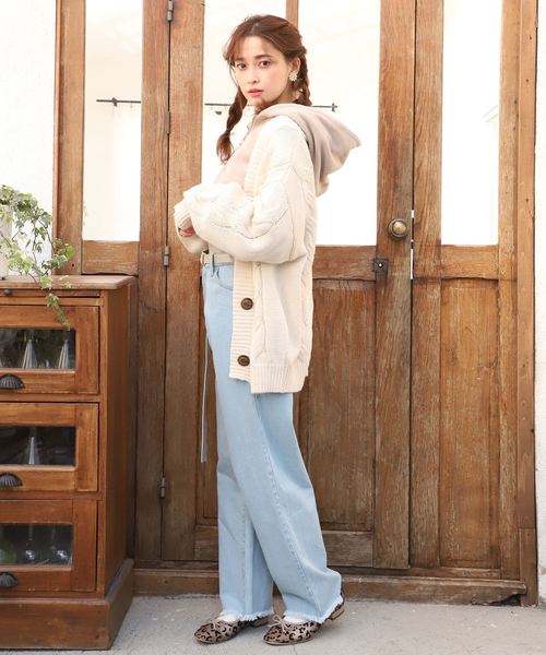 one after another NICE CLAUP（ワンアフターアナザーナイスクラップ）の「ゆったりケーブルニットカーディガン（カーディガン/ボレロ・レディース・オフホワイト/ベージュ/パープル・FREE）」の15枚目の写真