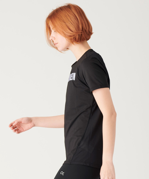 Calvin Klein(カルバン・クライン)の「ロゴ ショートスリーブ T シャツ(Tシャツ/カットソー・レディース・ホワイト/ブラック/コバルトブルー/パープル・S/M/L/XS)」の7枚目の写真
