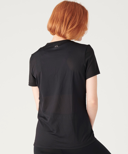 Calvin Klein(カルバン・クライン)の「ロゴ ショートスリーブ T シャツ(Tシャツ/カットソー・レディース・ホワイト/ブラック/コバルトブルー/パープル・S/M/L/XS)」の8枚目の写真