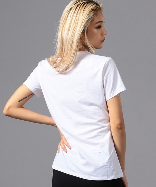 Calvin Klein(カルバン・クライン)の「ロゴ ショートスリーブ T シャツ(Tシャツ/カットソー・レディース・ホワイト/ブラック/コバルトブルー/パープル・S/M/L/XS)」の22枚目の写真